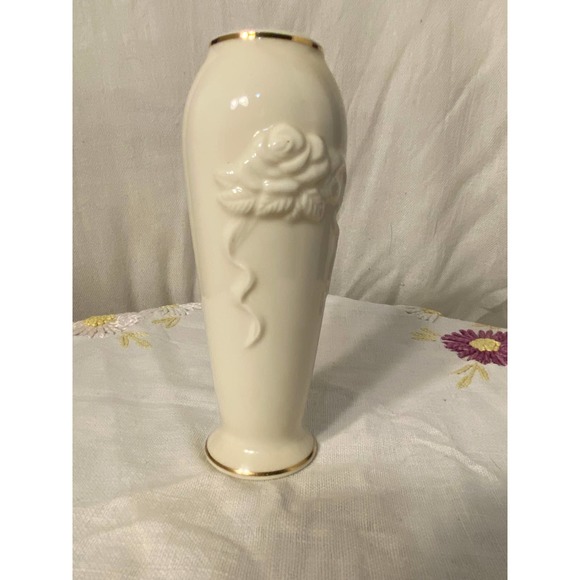 Lenox Bone China, Embossed Rose, Bud Vase 5 ¾" Porcelain with metallic gold trim - Picture 6 of 13